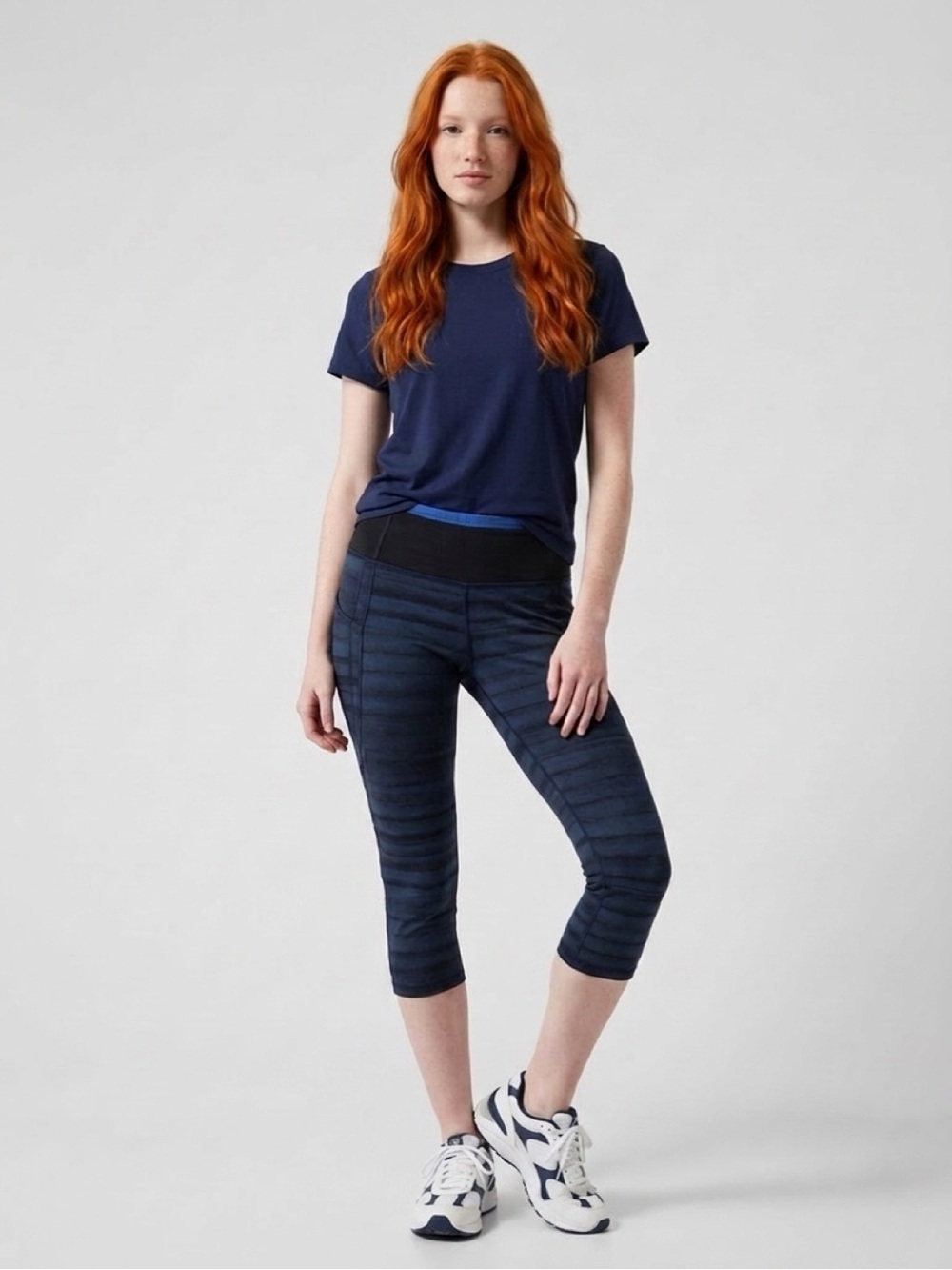 Lululemon Blue & Black Capri Size 4 Great condition